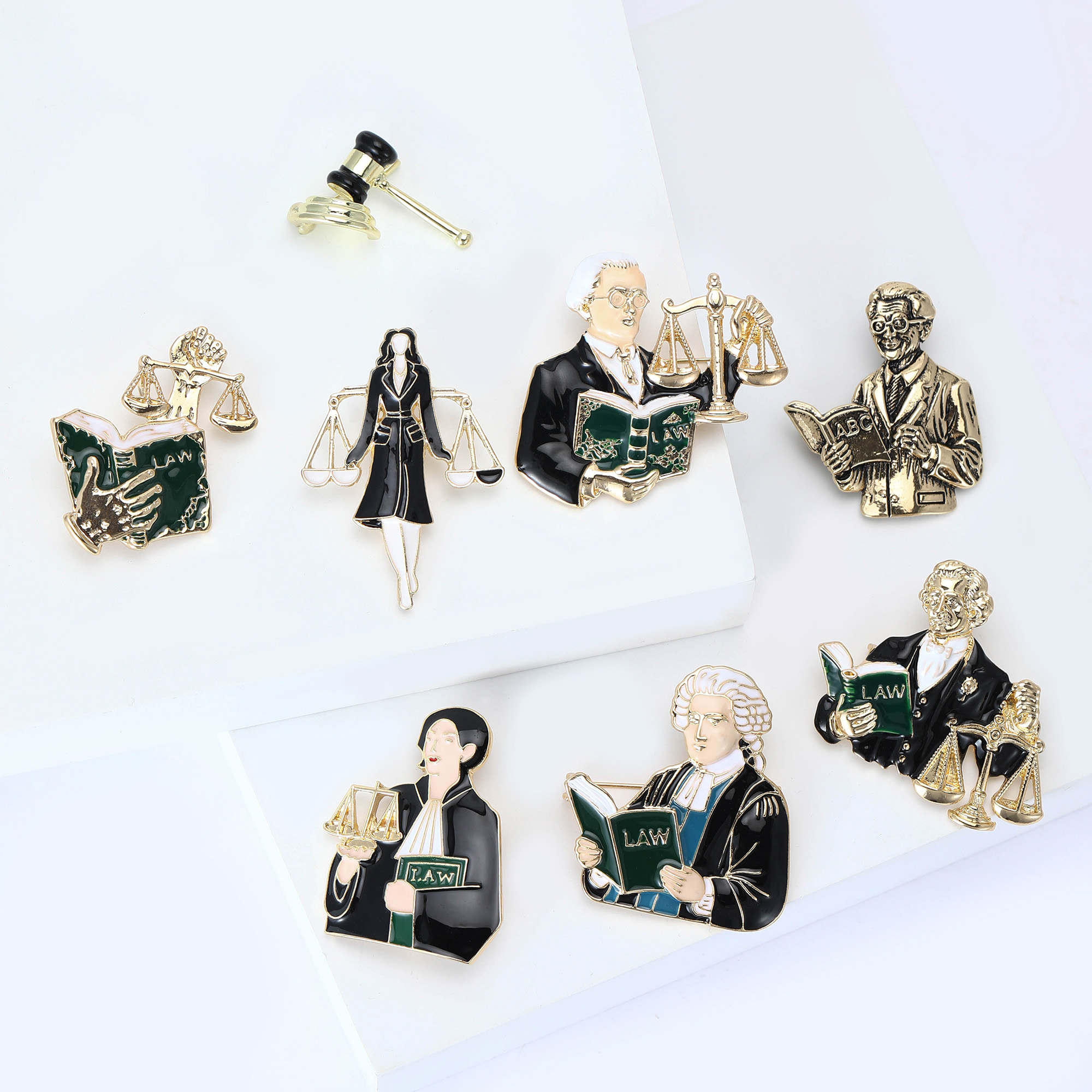 Model Kit Judge - Beaut&Berry Luxury Enamel Justice Lawyer Brooches