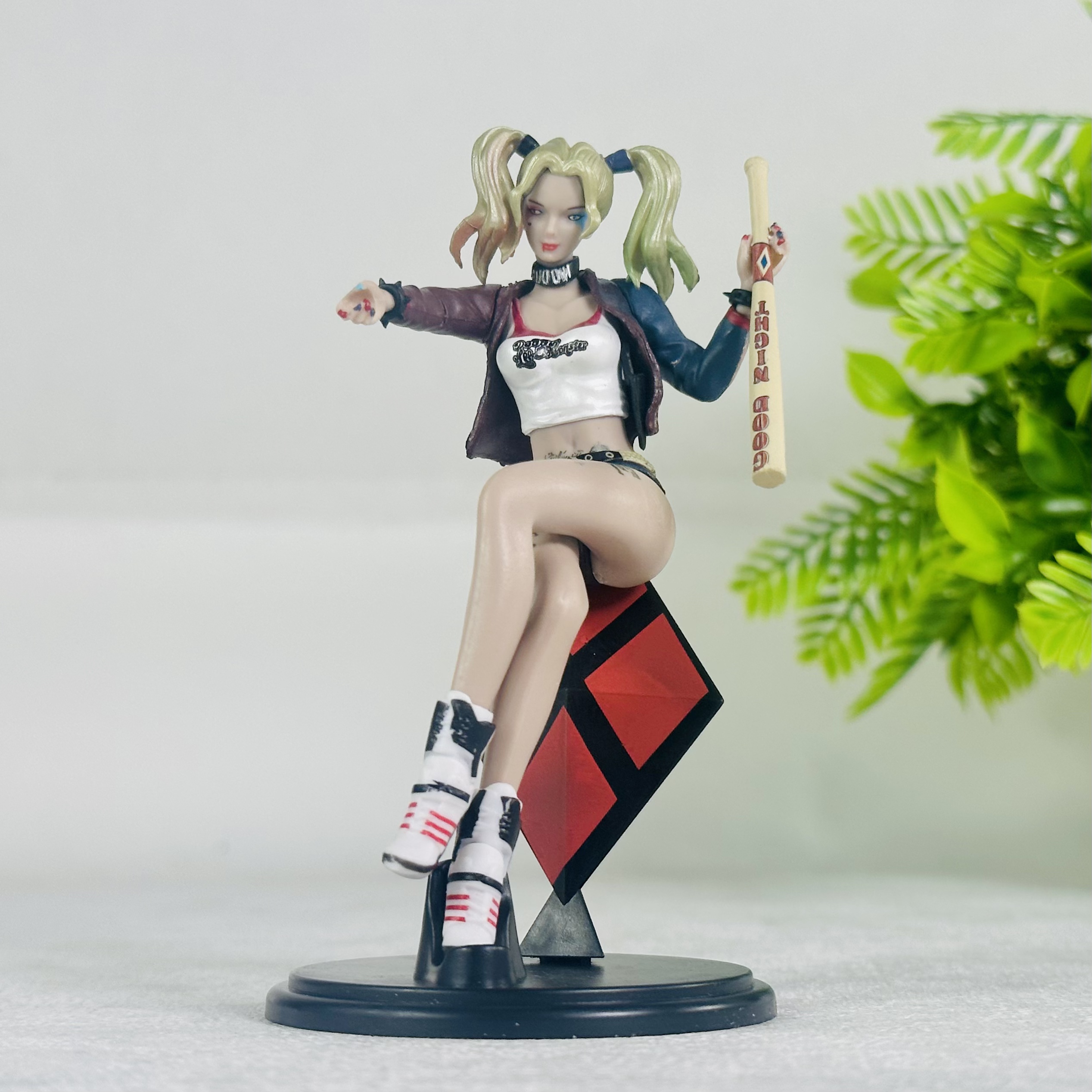 12cm Hot Birds Of Prey Harley  - مراجعة Model Kit Harley Quinn وسعره