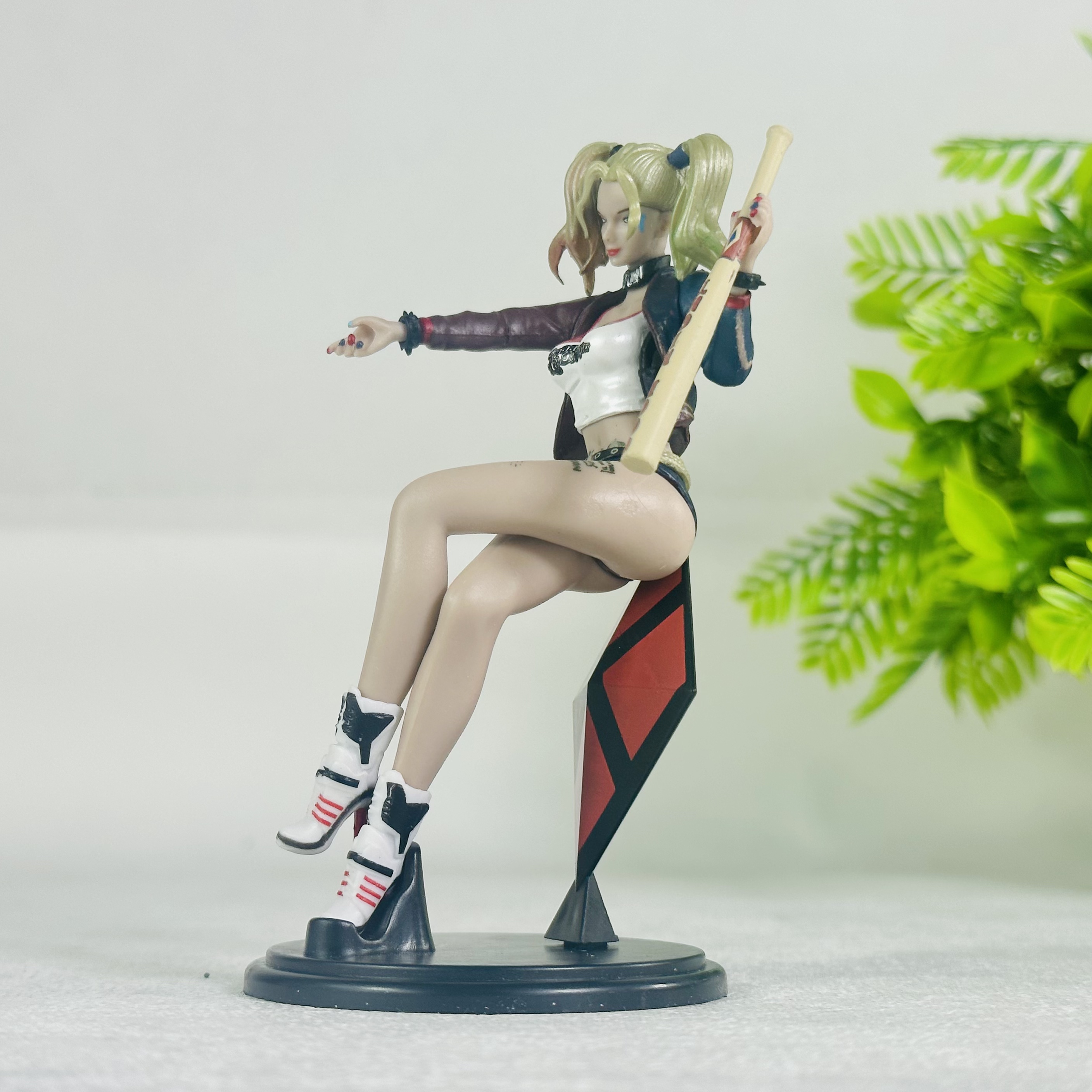 12cm Hot Birds Of Prey Harley  - مراجعة Model Kit Harley Quinn وسعره