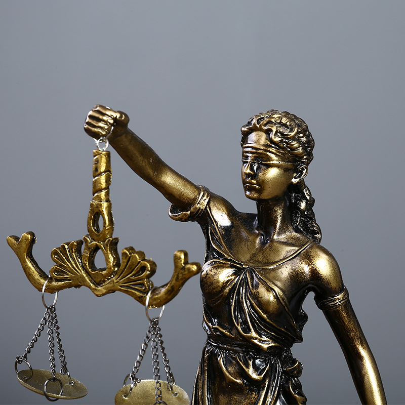 Themis Goddess of Justice Stat - مراجعة Model Kit Judge وسعره