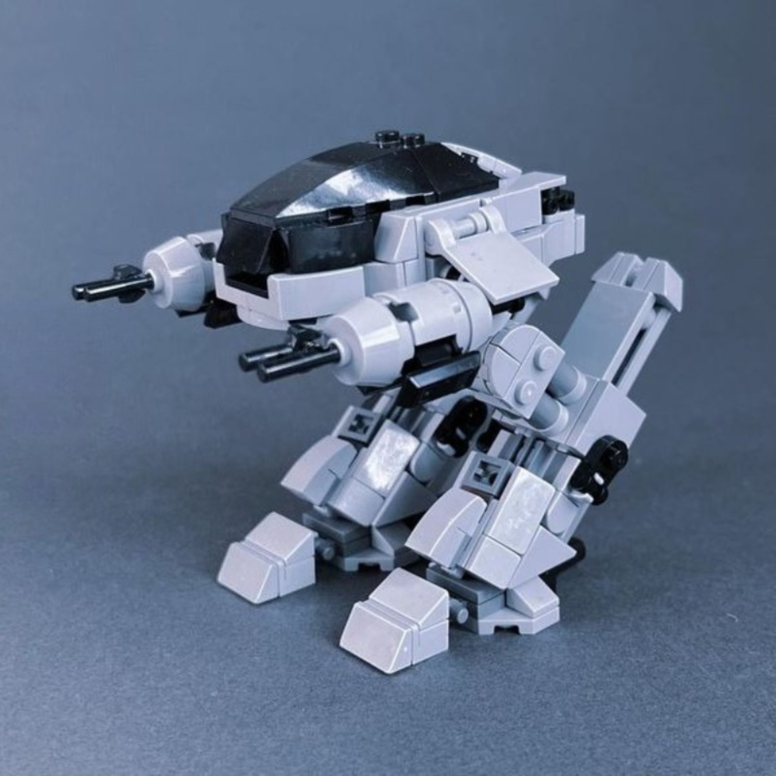 ED-209 Robot Building Blocks T - مراجعة Model Kit Robocop وسعره