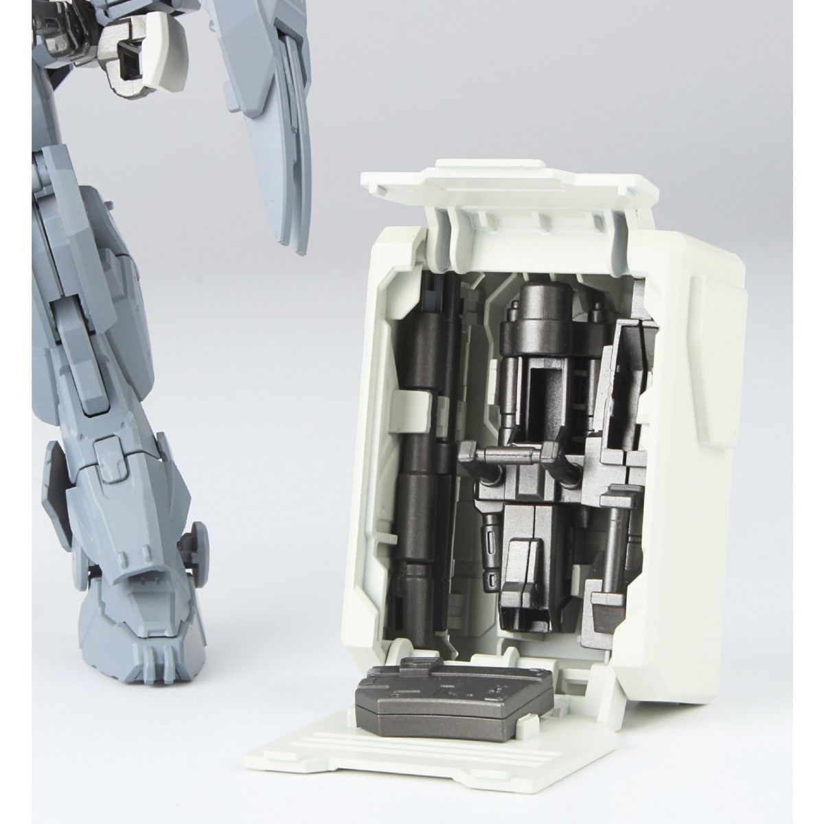 New Kurofuneco Easy-8 Action F - مراجعة Model Kit Gundam Hg وسعره